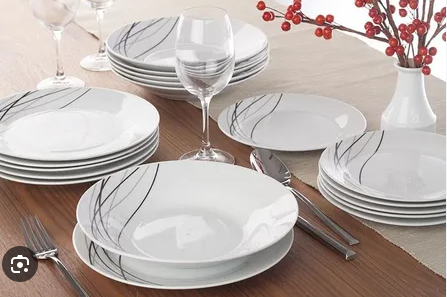 Assiettes en porcelaine lot de 18